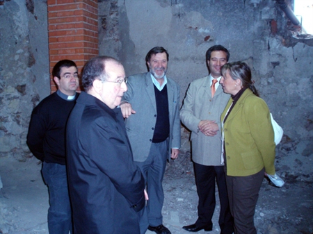 El alcalde se interesa por las obras de la cripta de la Iglesia de La Merced