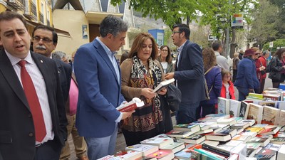 El alcalde anuncia en el Día del Libro que un mirador recordará a José Luis Lucas Aledón