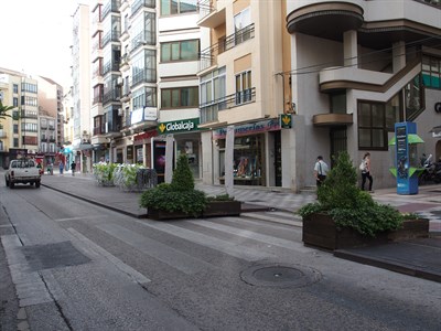El Ayuntamiento de Cuenca inicia la retirada definitiva de la tarima de Carretería 