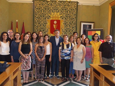 Mariscal recibe a un grupo de representantes de la Red Estatal de Ciudades Educadoras que han elegido a Cuenca para realizar sus trabajos
