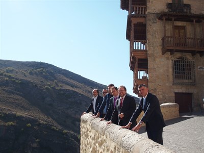 Huete felicita al Consorcio de la Ciudad de Cuenca por la obra de Restauración del muro de las Casas Colgadas