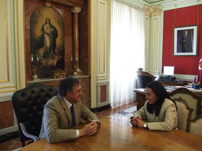 Mariscal recibe a la nueva fiscal jefe de Cuenca y le traslada su disposición a seguir colaborando en materia judicial