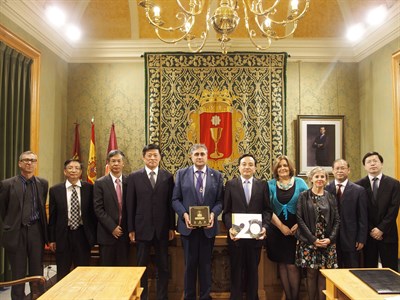 Mariscal recibe a una delegación china procedente Huangsan, zona con la que comparte ostentar el título Patrimonio de la Humanidad