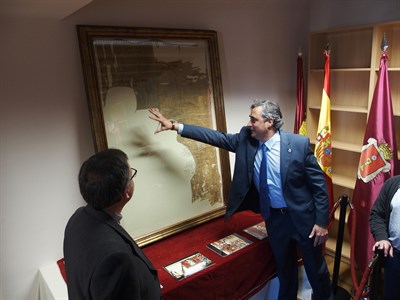El Ayuntamiento expone por primera vez al público el Pendón original y restaurado con el que Alfonso VIII conquistó la ciudad en 1177