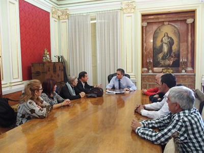Mariscal ofrece la colaboración del Ayuntamiento de Cuenca para el hermanamiento de Las Turbas de Cuenca y La Tamborada de Hellín