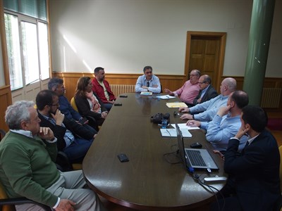El Ayuntamiento expone ante el Colegio Oficial de Aparejadores, Arquitectos Técnicos e Ingenieros de Edificación de Cuenca el proyecto de Carretería