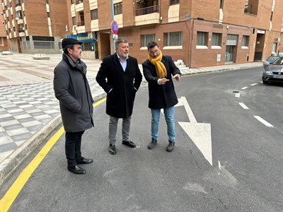 Darío Dolz e Isidoro Gómez Cavero visitan la rehabilitada Plaza de Segundo Pastor