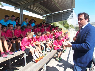 Mariscal recalca la importancia de la disciplina y los valores deportivos en el XIV Campus de Fútbol “Ciudad de Cuenca”