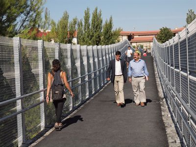 El Ayuntamiento iluminará la pasarela peatonal sobre el río Júcar