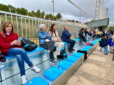 El Ayuntamiento de Cuenca implementa una grada supletoria y un marcador electrónico en el campo de fútbol de Tiradores