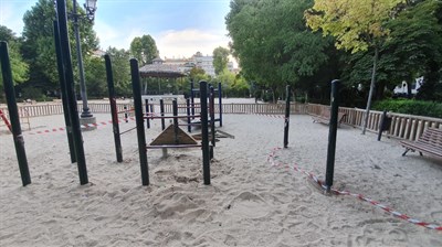 Comienza el desmontaje del área infantil del Parque de San Julián 