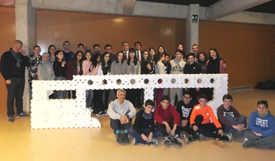Mariscal asiste al taller de arquitectura de los alumnos del IES Pedro Mercedes realizado con material del sistema Lupo