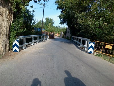 El Ayuntamiento renueva las vallas del puente del Moscas