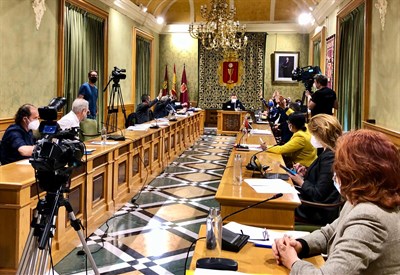 El Pleno del Ayuntamiento de Cuenca aprueba el convenio de bomberos con la Diputación Provincial después de una década