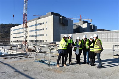 El alcalde visita las obras del nuevo Hospital Universitario de Cuenca, que superan el 71 por ciento de ejecución y en las que trabajan más de 200 personas 