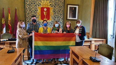 El Ayuntamiento se suma a la conmemoración del Día Internacional Contra la Homofobia, la Bifobia y la Transfobia