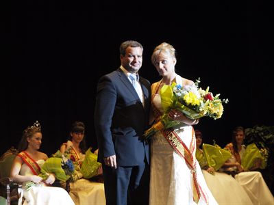 La coronación de la Reina y el pregón de José Ignacio Albentosa inician la Feria y Fiestas de San Julián 2010