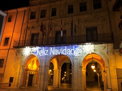 La programación navideña arranca este jueves con un encendido de luces virtual y la apertura del II Mercado Artesano Navideño