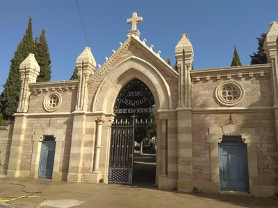 El cementerio municipal mantiene esta semana horario ininterrumpido de 9:00 a 18:00 horas con motivo de Todos los Santos