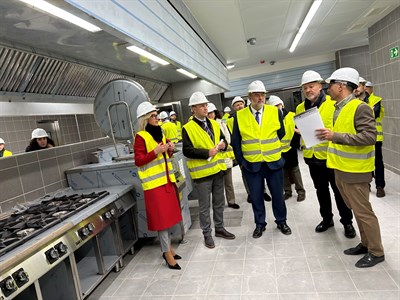 La cocina del Hospital Universitario de Cuenca podrá atender a 500 pacientes diarios y está equipada con tecnología de última generación