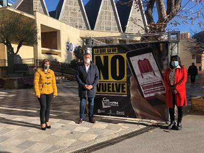 El Ayuntamiento y la Asociación Provincial de Comercio lanzan una campaña para promover la compra en Cuenca con el lema ‘Lo que se va no vuelve’