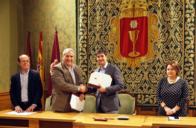 El Ayuntamiento y la Agrupación de Hostelería renuevan su convenio de colaboración   