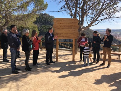El alcalde inaugura el Mirador dedicado a Miguel Ángel Troitiño en la Hoz del Huécar