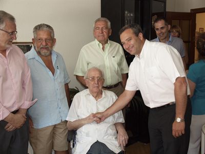 El alcalde felicita a Enrique Vindel en su cien cumpleaños