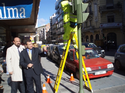 El Ayuntamiento ahorrará más de 73.000 euros al año gracias a la sustitución de las ópticas en todos los semáforos