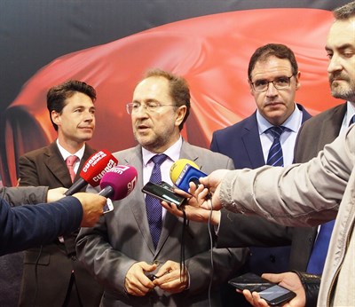 Julián Huete asiste a la inauguración de la primera edición del Salón del Automóvil Nuevo ‘Auto Stock Cuenca’ 