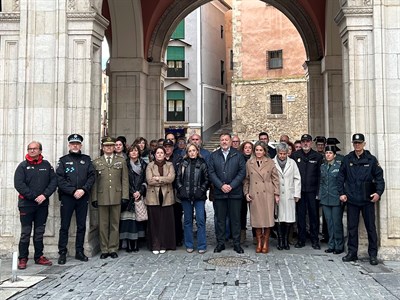 El Ayuntamiento realiza un minuto de silencio en memoria de las víctimas de los atentados del 11M en Madrid