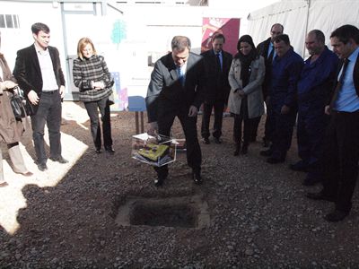 El alcalde de Cuenca coloca la primera piedra del nuevo aparcamiento público de la calle Astrana Marín