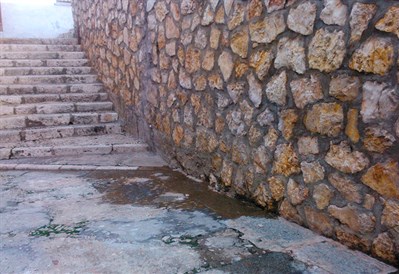 Aguas de Cuenca repara fisuras en el colector de la calle Santa Lucía 