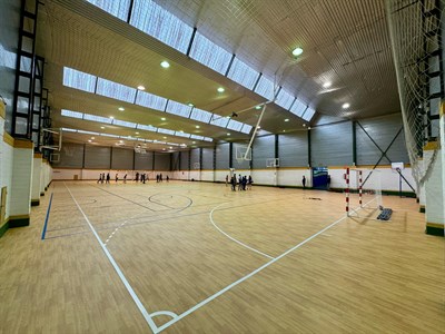 El polideportivo Fuente del Oro estrena su nuevo pavimento y juegos de porterías