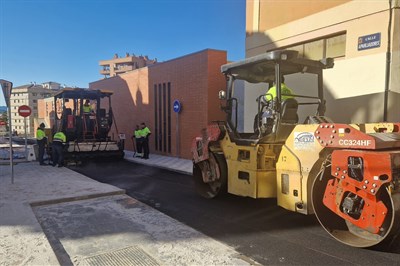 Las obras de La Paz avanzan hacia su finalización con el asfaltado y preparación de adoquinado e instalación de elementos