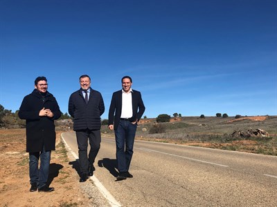 Dolz y Chana visitan el inicio de las obras de reparación de la carretera entre Cuenca y Nohales