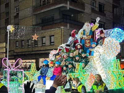 Los Reyes Magos llegan este domingo a Cuenca en tirolina y desfilarán en la tradicional Cabalgata a las 18:00 horas desde la Plaza de la U