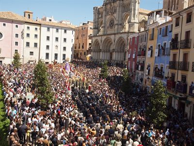 La procesión de Hosanna abre de forma brillante los desfiles de la Semana Santa de Cuenca 2011