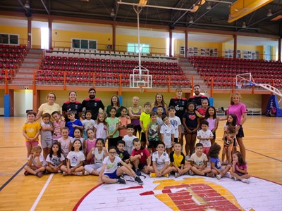 El proyecto Diviértete Aprendiendo del Ayuntamiento celebra unas jornadas deportivas con el Club Baloncesto Cuenca Femenino