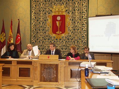El alcalde hace un llamamiento a los conquenses para forzar una reunión con Fomento y poder presentar los proyectos de conexión de la estación del AVE y la urbanización de los terrenos de Renfe