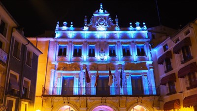 El Ayuntamiento inaugurará su fachada restaurada con una exposición y el encendido de su iluminación ornamental