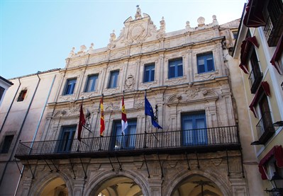 El Ayuntamiento acoge la reunión previa a la entrega de los Premios de la Asociación de Ciudades de la Cerámica