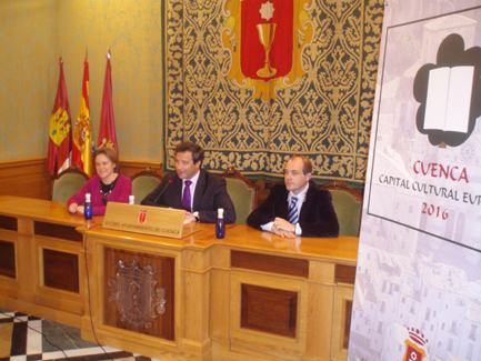 El alcalde, Francisco Javier Pulido,  presenta la página web de Cuenca 2016