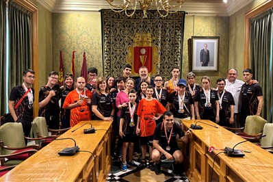 Dolz felicita al club deportivo amiab por su medio centenar de medallas y cinco podios logrados en el Campeonato de Atletismo de Fecam