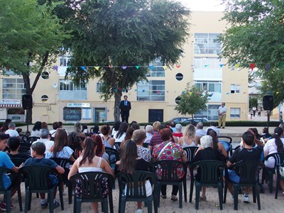 Ángel Mariscal ha ofrecido un pregón “especial”, animando a los vecinos de Villa Román a compartir la alegría de la fiesta