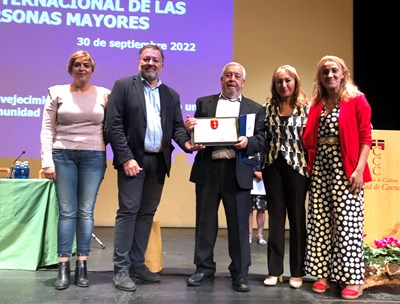 El Consejo Municipal de Mayores reconoce a Heliodoro Pérez, Policía Nacional de Cuenca y Antonio Martins