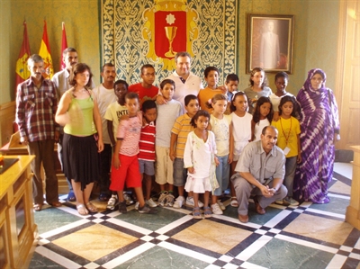 El alcalde recibe a los niños saharauis acogidos por familias de Cuenca