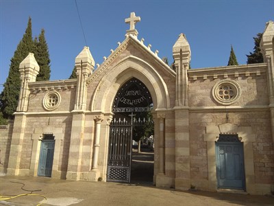 El Ayuntamiento recomienda a la ciudadanía ir al cementerio en transporte público