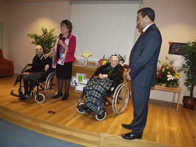 El alcalde felicita a Juana de Vicente y Purificación Quirós en su 102 y 100 cumpleaños respectivamente