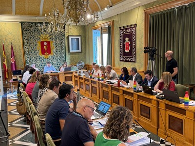 El Pleno aprueba un paquete de actuaciones de 2 millones que incluye las áreas infantiles y la Ronda Oeste, y un nuevo Plan de Mantenimiento Urbano de 1,2 millones